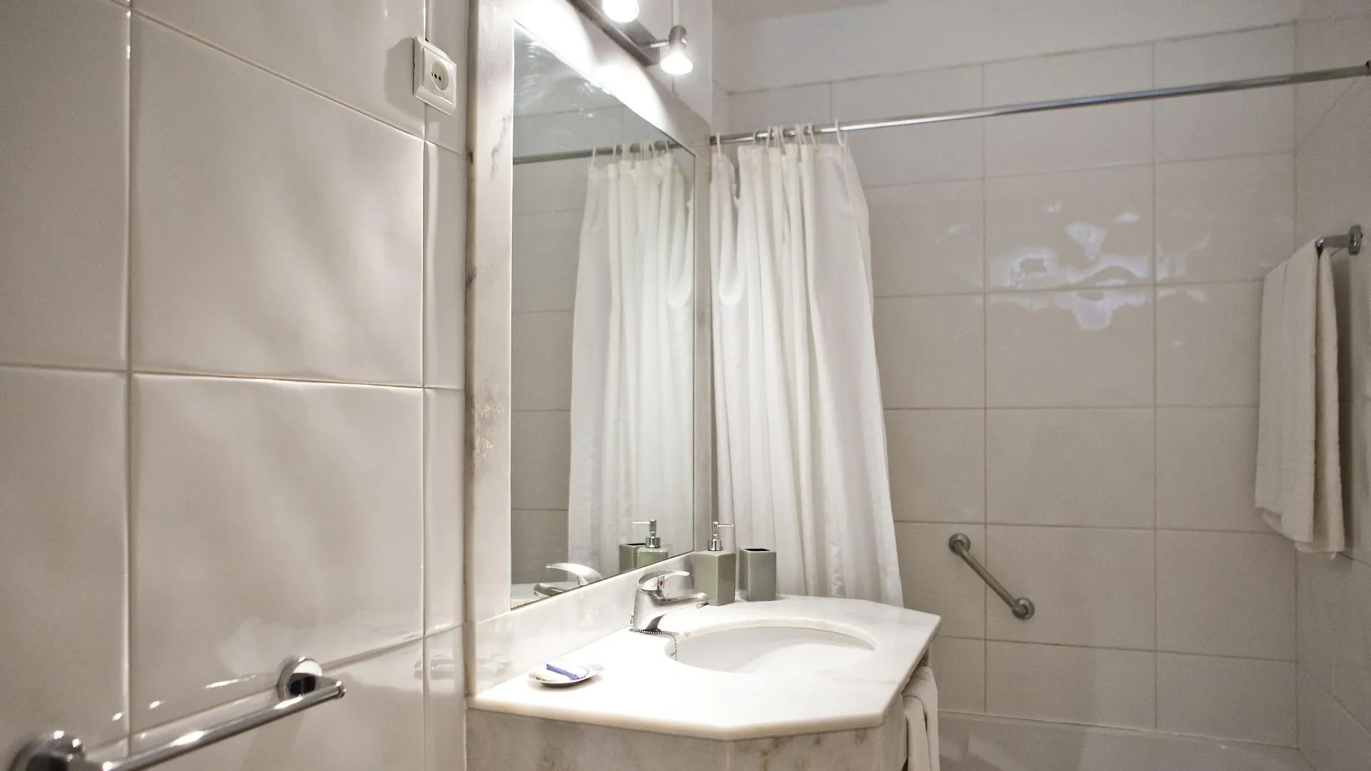 Residencial Colombo Bed & Breakfast Funchal   Funchal (Madeira)