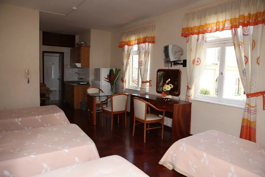 Residencial Colombo Bed & Breakfast Funchal   Funchal (Madeira)