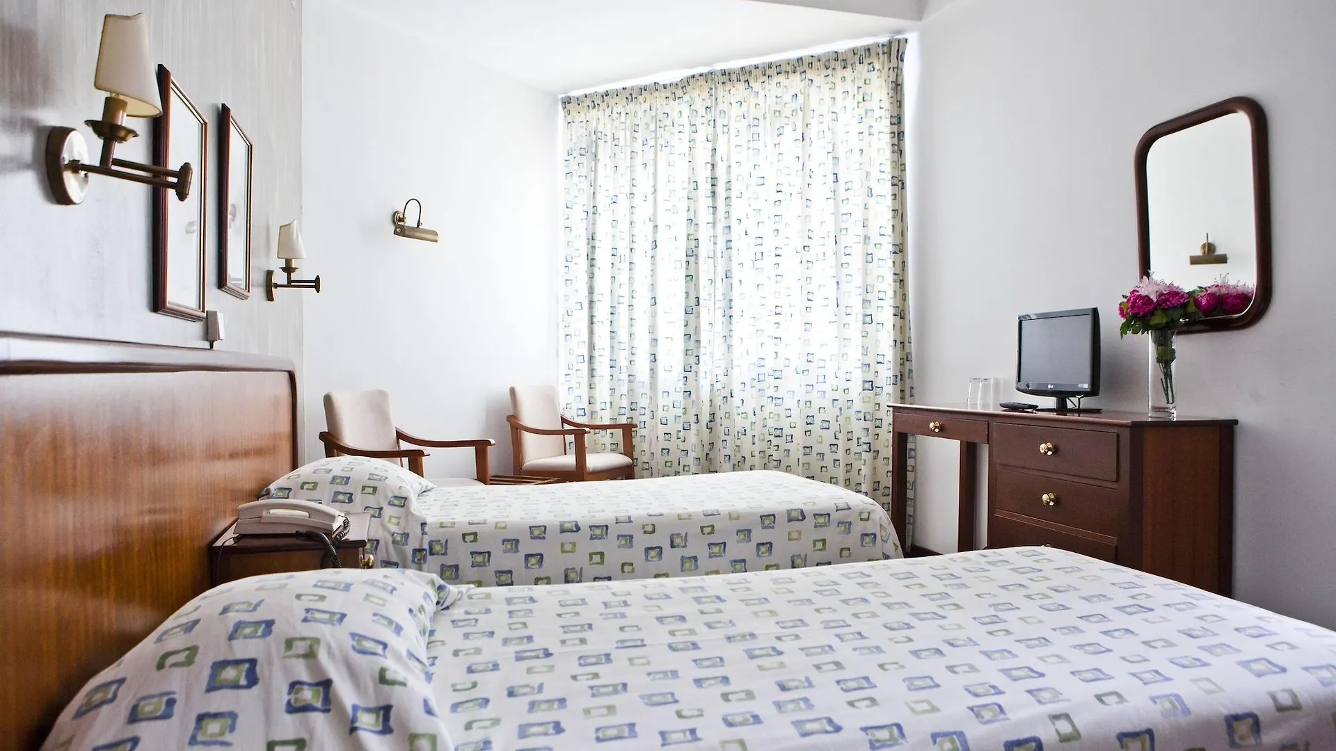 Bed and Breakfast Residencial Colombo à Funchal  Couette-café Funchal (Madeira)