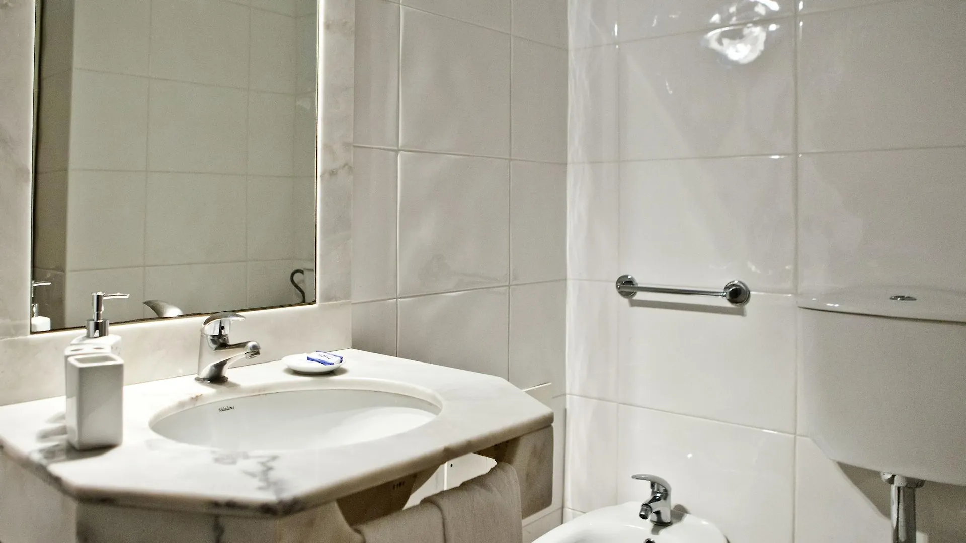 Bed and Breakfast Residencial Colombo à Funchal  Couette-café