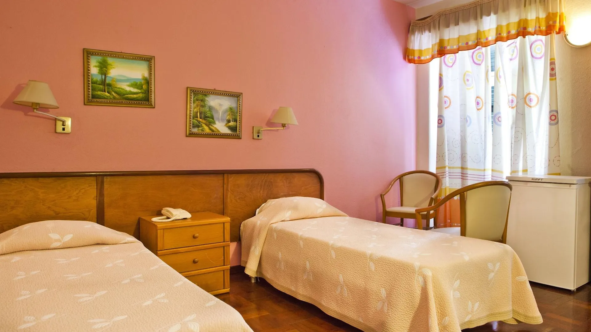 Bed and Breakfast Residencial Colombo à Funchal  Funchal (Madeira)