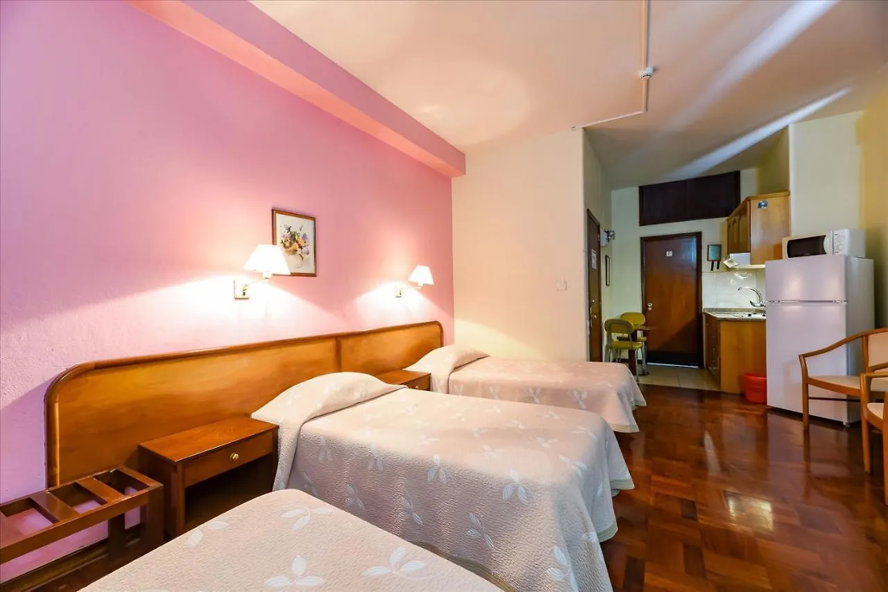 Bed and Breakfast Residencial Colombo à Funchal  Funchal (Madeira)