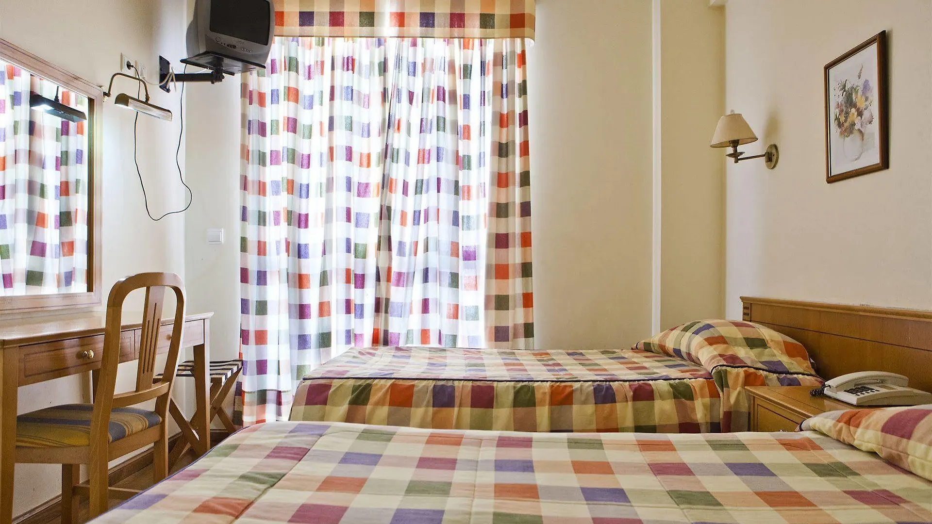 Bed and Breakfast Residencial Colombo à Funchal  2*, Funchal (Madeira)